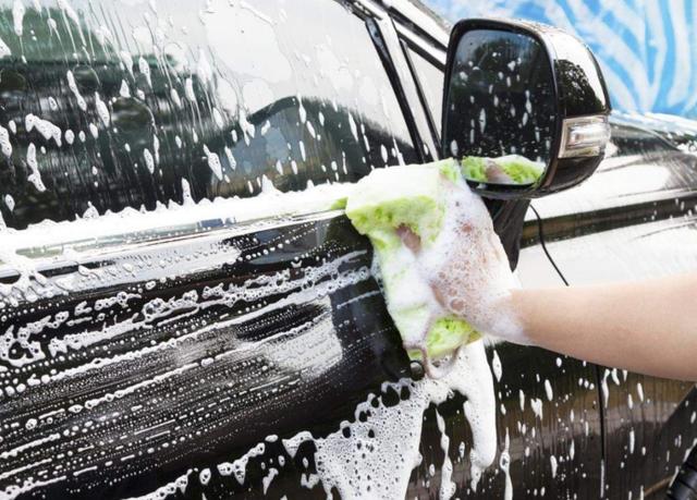洗车小窍门，不去花钱也可以在家洗车，竟方便又省钱