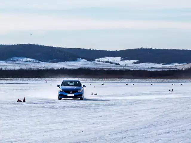-31℃的冰雪环境开车 如何做到稳、准、Power？