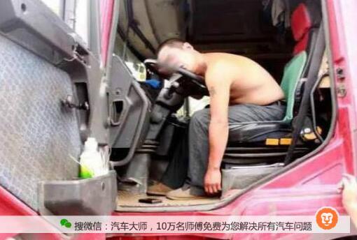 七夕女司机开车去郊外 因男友一句话车被开成四脚朝天！