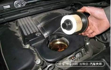 发动机机油压力过低如何解决？油压指示灯可不能忽略！