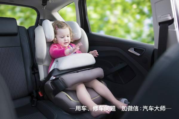 孩子这样坐车有危险！家长们注意了，不要养成这5个习惯！