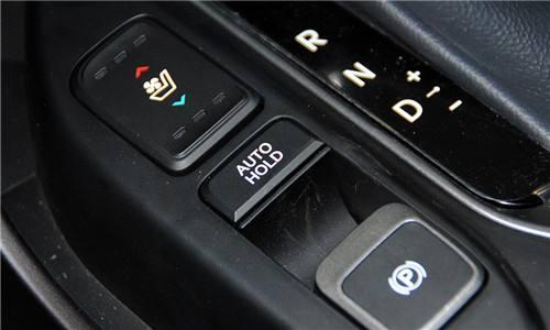 车上这些按钮上可没有汉字，不要按错也不能乱按！