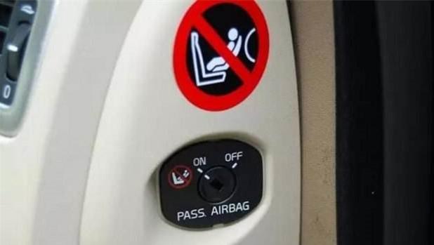 车上这些按钮上可没有汉字，不要按错也不能乱按！