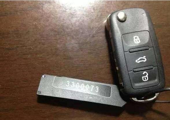 车钥匙的小铁片有什么用？这个可不能扔啊！