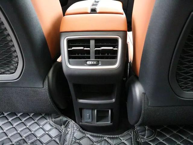 众泰智能SUV 众泰T500正式上市 有颜值、有配置 售价6.98-12.38万