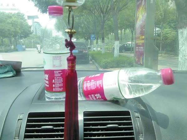 炎炎夏季，车子发生自燃事故，罪魁祸首竟然是一瓶水！