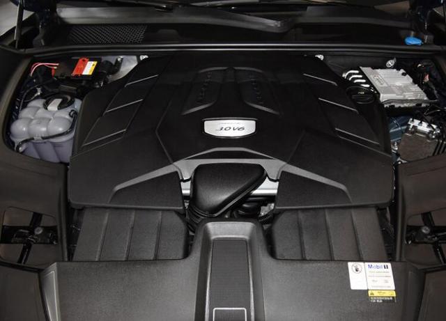 顶配宝马X5对上入门保时捷卡宴，运动型SUV有啥硬核优势？如何选