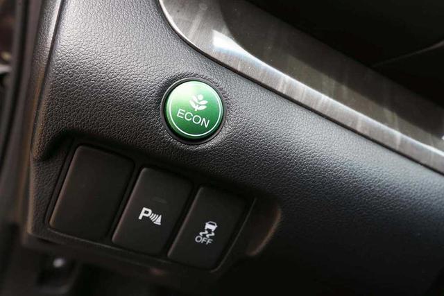 车上的“高科技”配置都没用？那你一定不认识这几个“小按钮”！