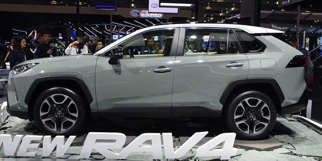 全新RAV4荣放对比本田CR-V，外观之外，谁会是家用车首选？