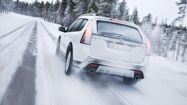 驾龄二十年老司机告诉你，冰雪路面怎么开车才最安全！
