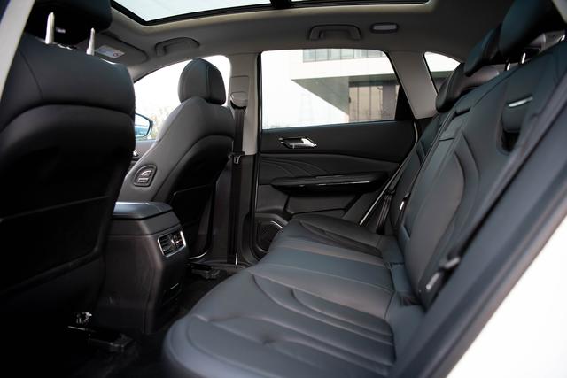 8万元开卖的大空间中型SUV，全新上市的众泰T600有什么诱人卖点？