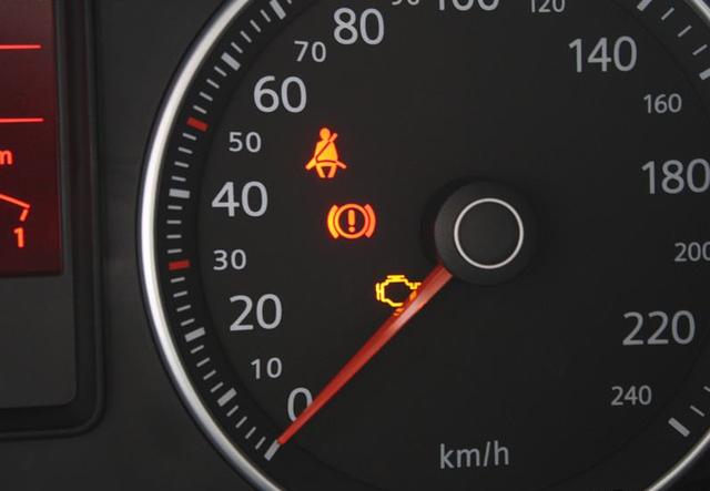 大众车时速表上为什么30km，50km处要标红？