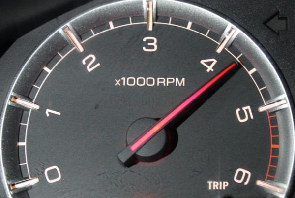 数字仪表明明更精准，为什么大多数车还是用指针仪表？