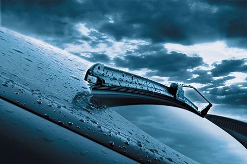 如何选购合适自己车的玻璃水与使用方法