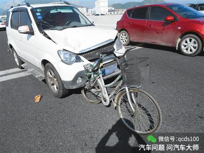 不小心撞到闯红灯自行车 车主是否要赔偿？