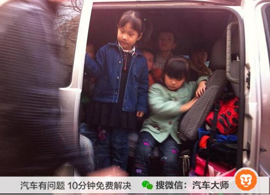 看着这样的中国校车 大人哭了 孩子们却笑了