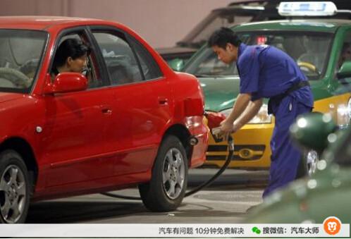 小王只是想加满油 没想到汽油味呛人还报废了一个部件