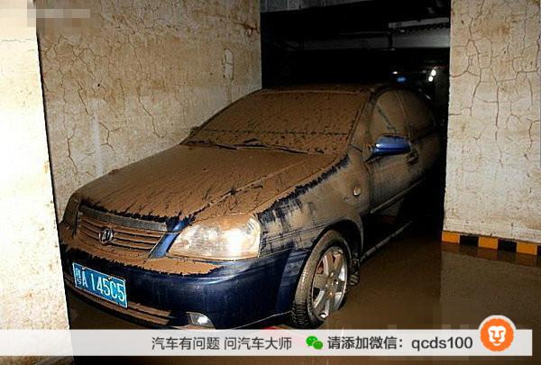 下雨天万万不能把车停在这些地方，   小心车漆崩溃车子报废
