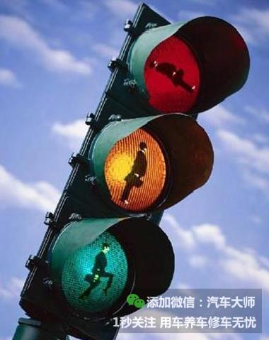 碰到这样奇葩的红绿灯，你是等灯还是等灯？