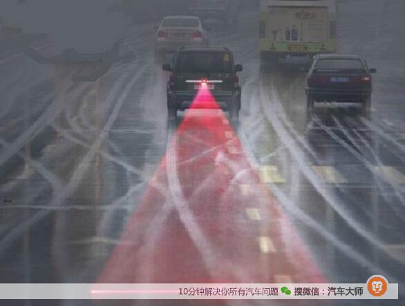 “雾霾”行车的注意事项   没想到会这么危险！