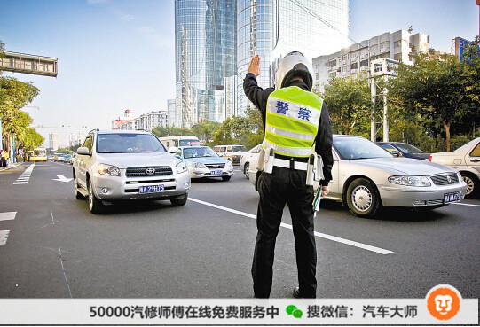 北京私车可以合法“借”公交车道 车主们却晕了